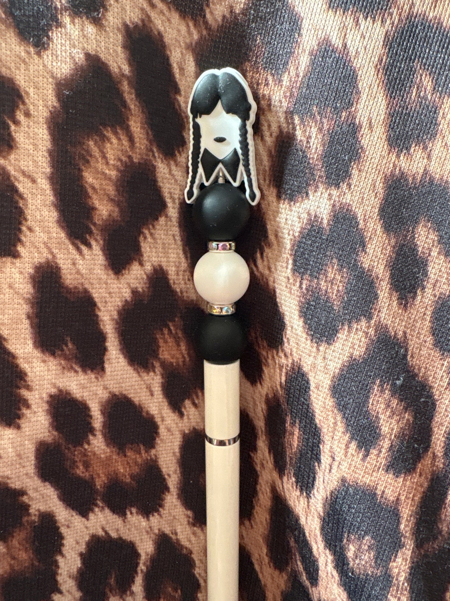 Wednesday beaded pen 🖤🤍