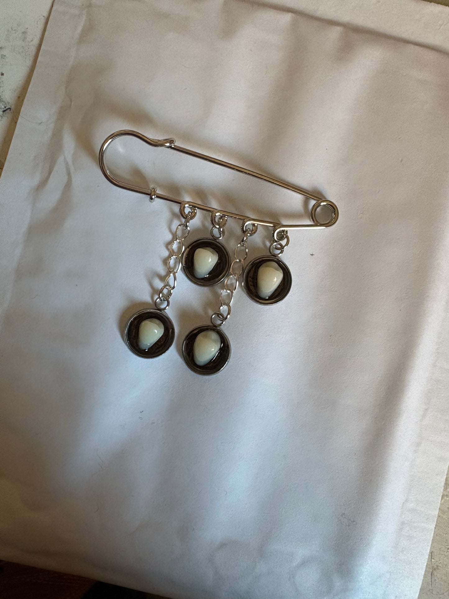 Teeth safety pin