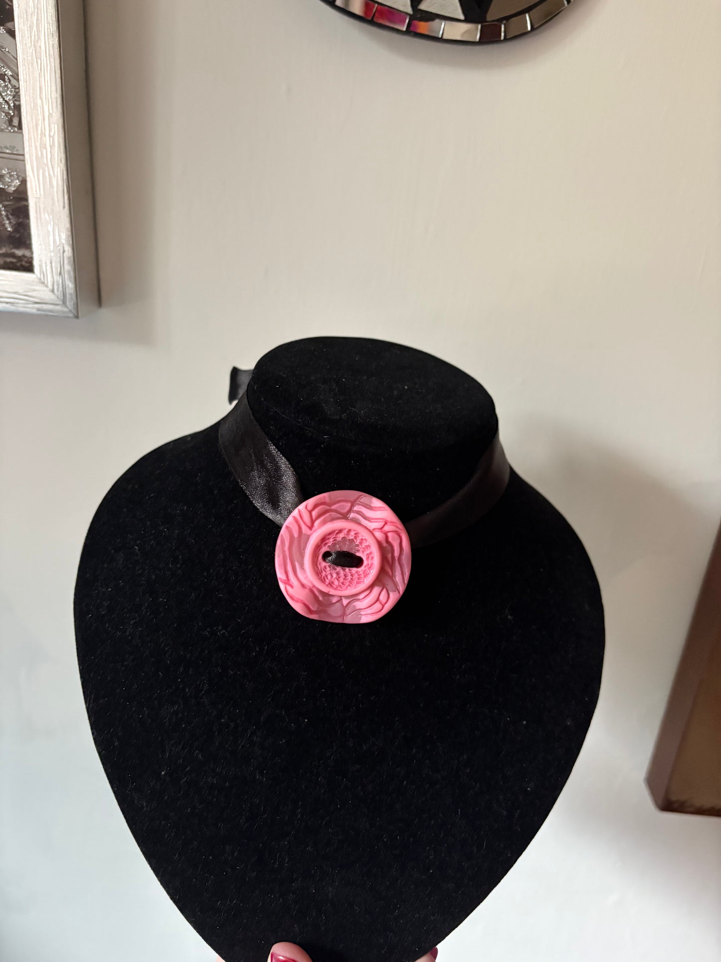 Button choker