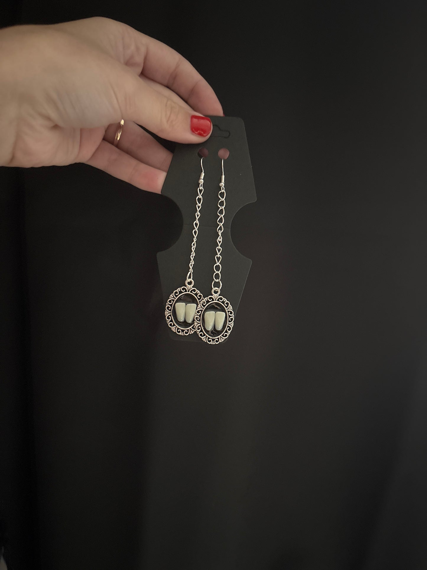 Teeth chained earrings