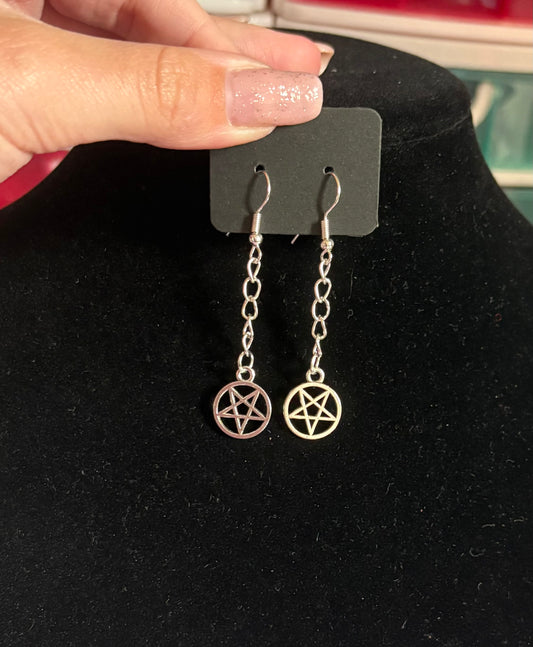 Small pentagram chain earrings