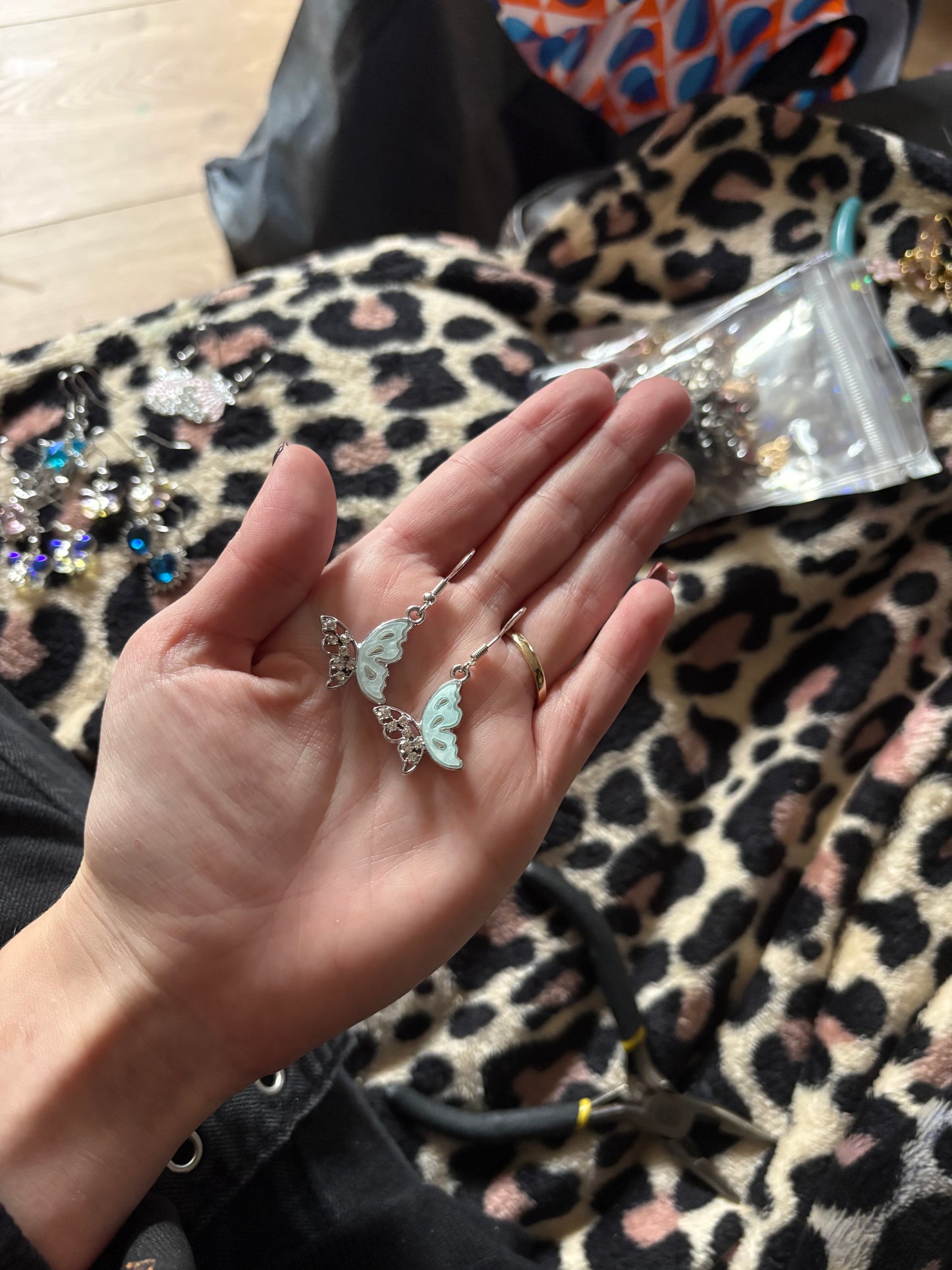 £1 earrings