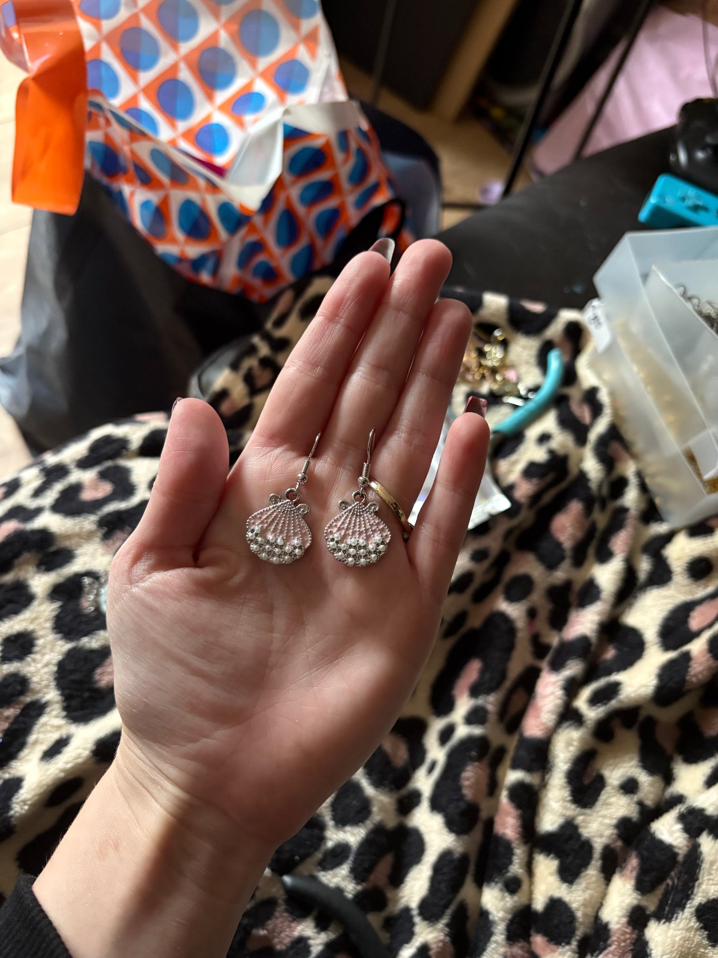 £1 earrings