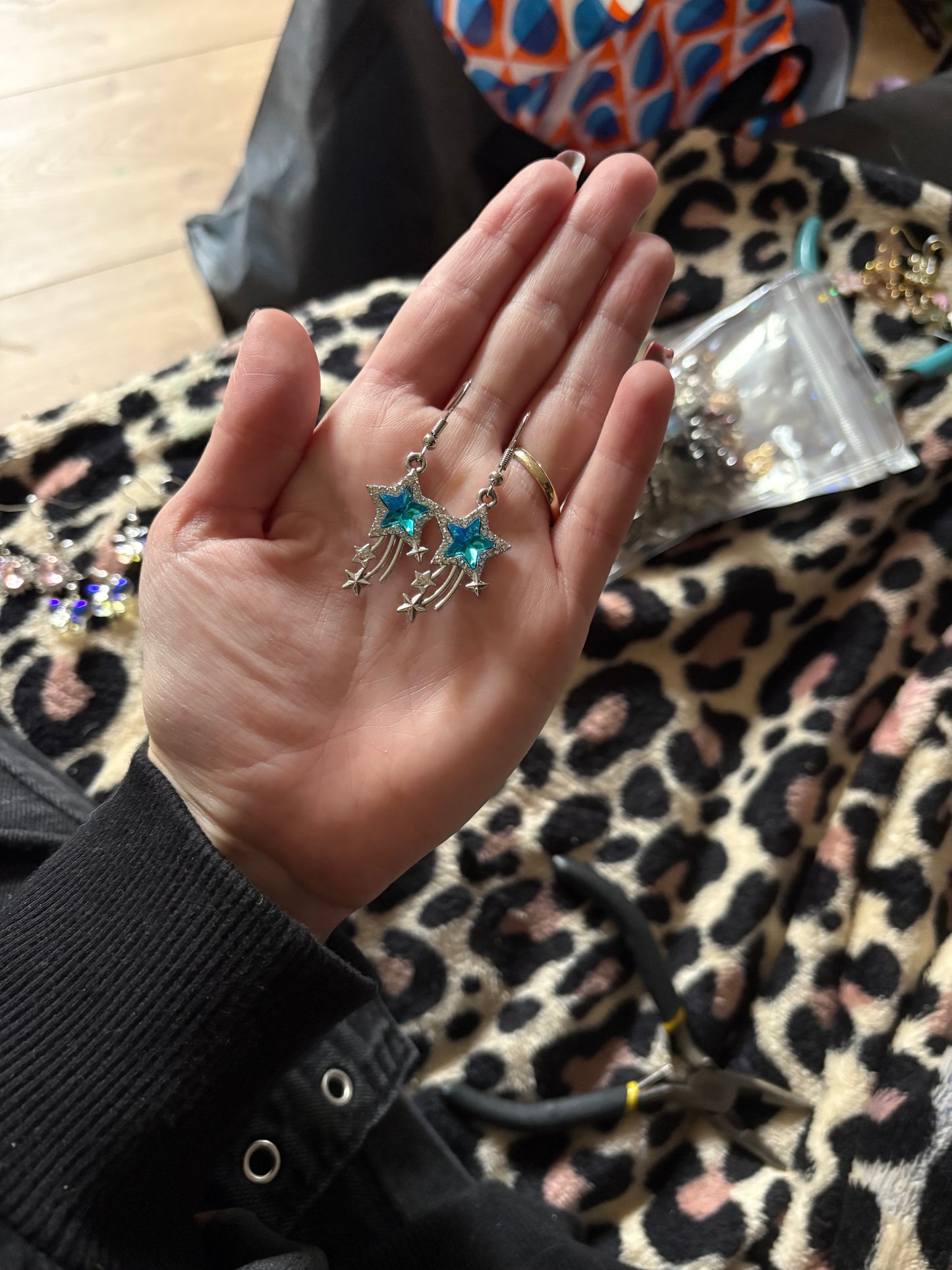 £1 earrings