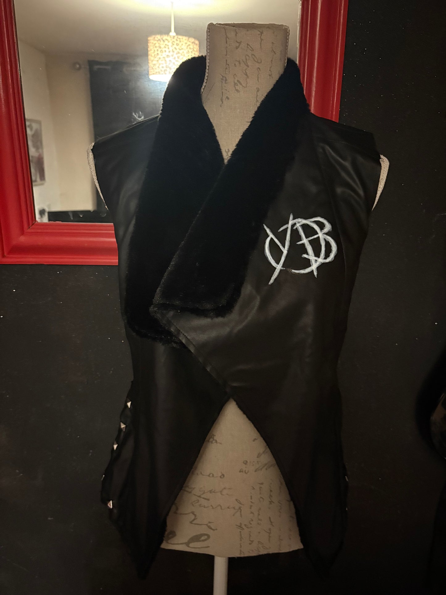 Yungblud gilet 8-10