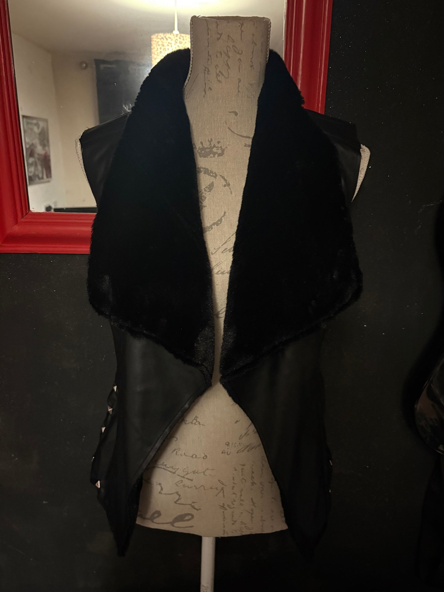 Yungblud gilet 8-10
